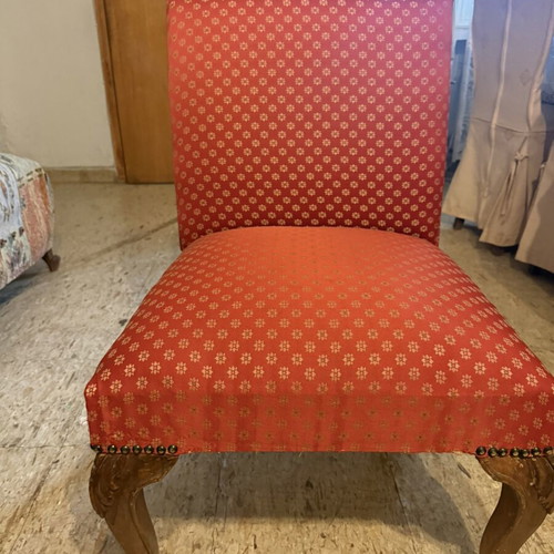 Vintage 1960s living room chair with carved wooden legs