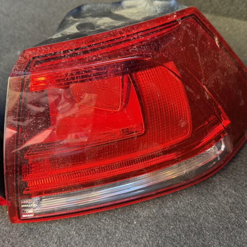 Golf 7 taillights used, 3 perfect, 1 broken