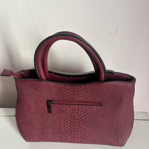 Verde handbag like new, red