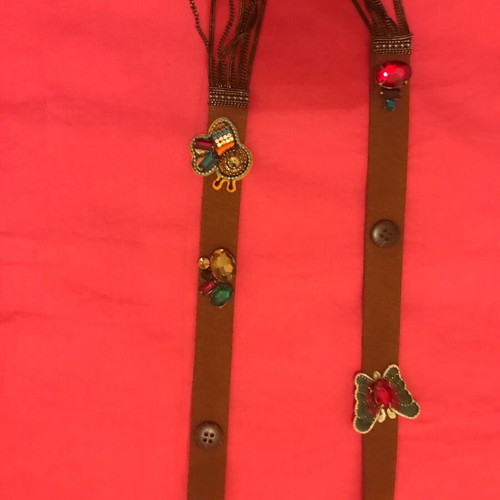 Necklace new in brown and khaki color with unique design