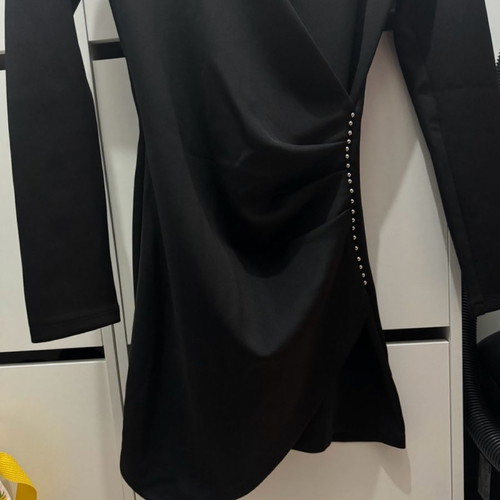 Black dress size M like new with V neck and asymmetrical hem