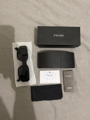 Prada Sunglasses like new, black