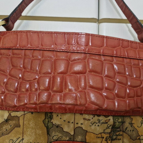 Alviero Martini 1a Classe crossbody bag like new, beige and red