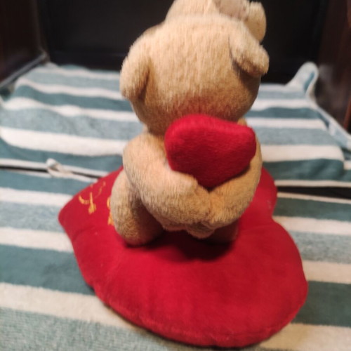 Plush teddy bears on heart used, good condition