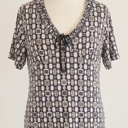 Geometric Print short sleeve top XL barely worn, black grey ecru