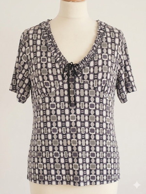 Geometric Print short sleeve top XL barely worn, black grey ecru