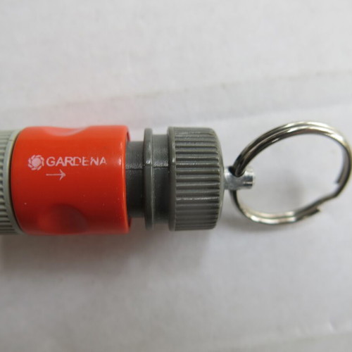 Gardena cylindrical clip used with 6 colorful keychains and label holders