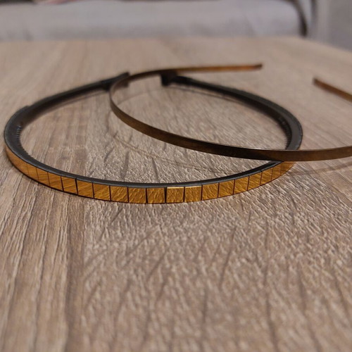 Set of 2 hairbands in gold color, new