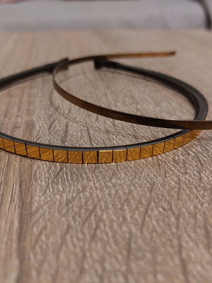 Set of 2 hairbands in gold color, new