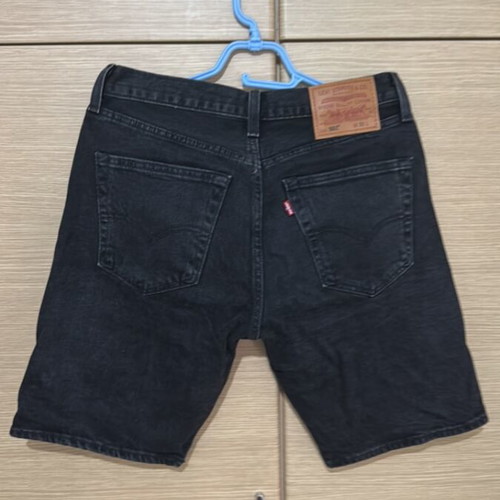 Levi’s 501 slim fit black bermuda shorts size 31