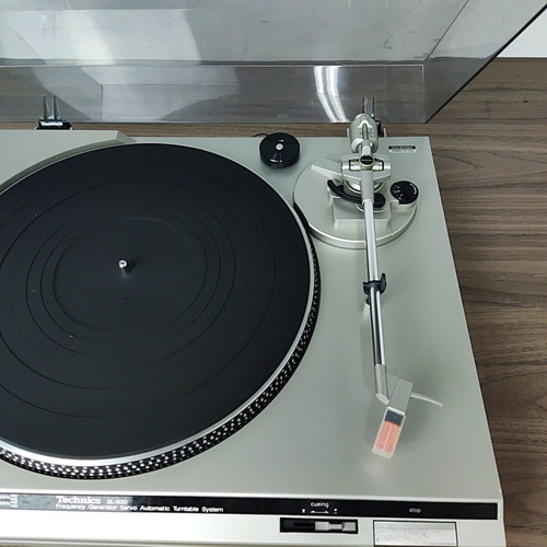 Technics SL-B20 vintage turntable used with stroboscope pitch control