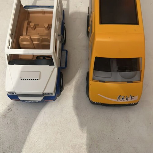 Playmobil pack of two cars