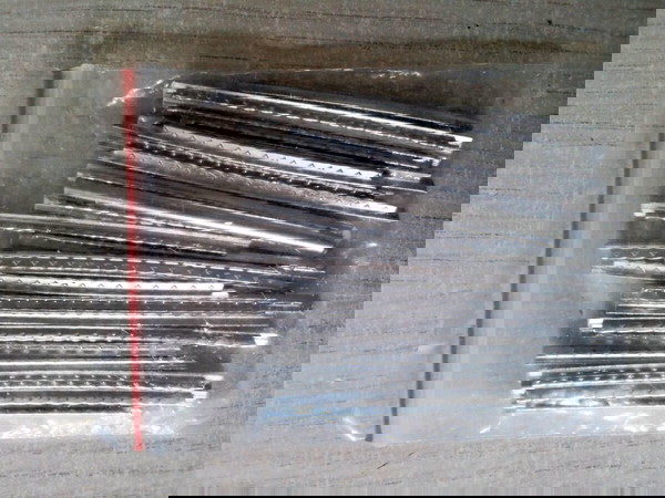 24 stainless steel frets