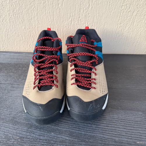 Nike ACG Outdoor hiking boots like new, size 45