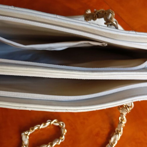 Leather shoulder bag, ivory, gold chain strap
