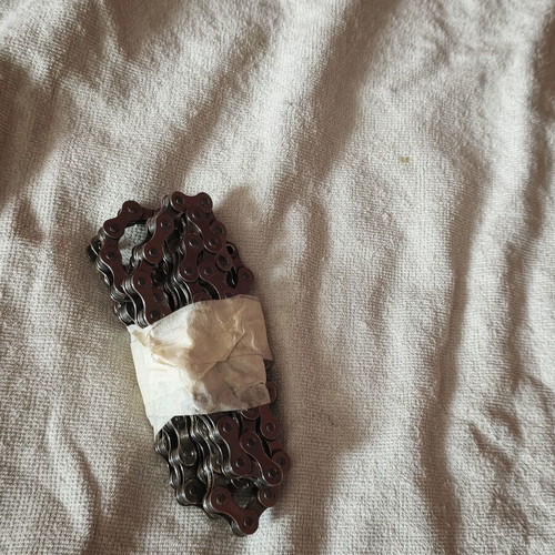 Bicycle chain like new, ridden 150 km