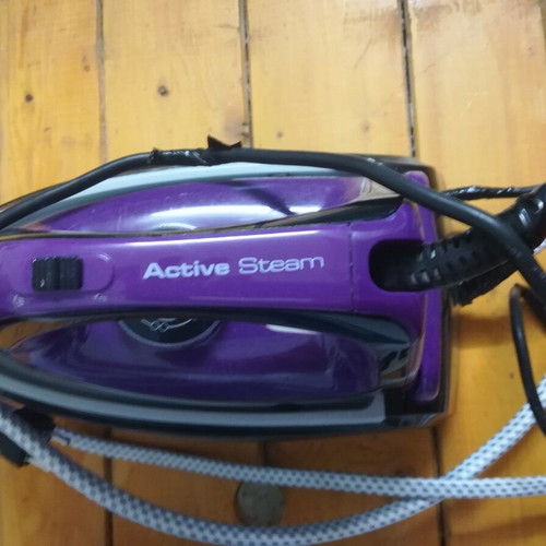 Izzy Active Steam iron