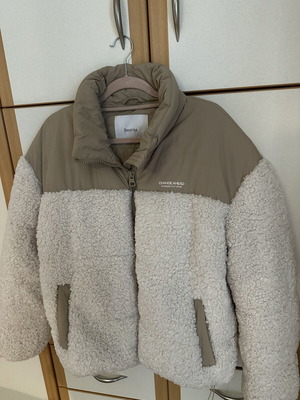 Bershka jacket like new, size M, white and beige