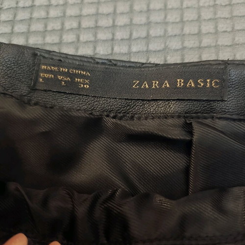 Zara quilted black skirt new, size Large