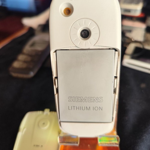 Siemens C65 mobile phone used, some keys not working, no charger