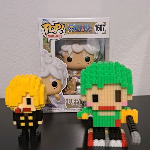 One Piece building blocks set with Roronoa Zoro and Sanji
