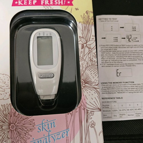 Skin analyzer new digital portable device measuring moisture and oil
