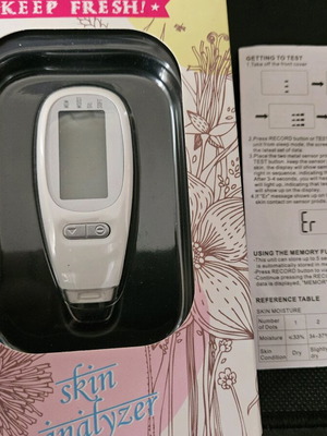 Skin analyzer new digital portable device measuring moisture and oil