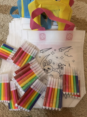 Gift bags with markers set, pack of 15, new