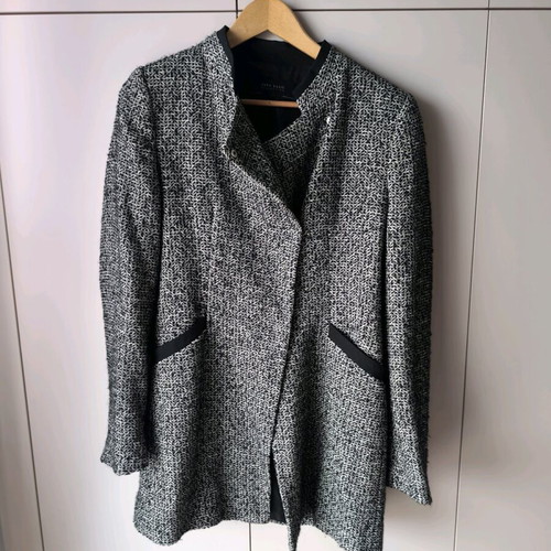 Zara black and white thin coat like new made of soft fabric