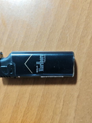 Marlboro колекционерски вятърноустойчив запалка употребяван, работещ