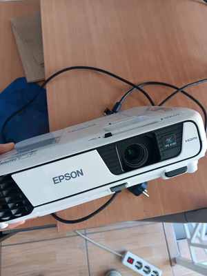 Epson προτζέκτορας μοντέλο H719B σε πολύ καλή κατάσταση με HDMI