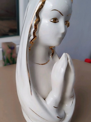 Virgin Mary in Prayer porcelain and gold like new