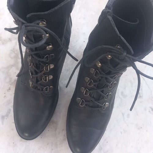 Fardoulis black leather ankle boots like new, size 39