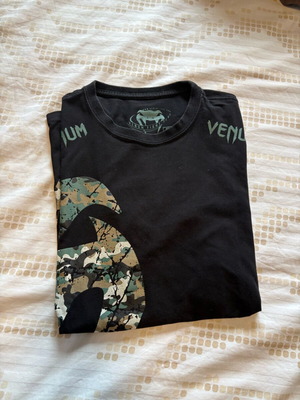 Venum tshirt like new, size S, black