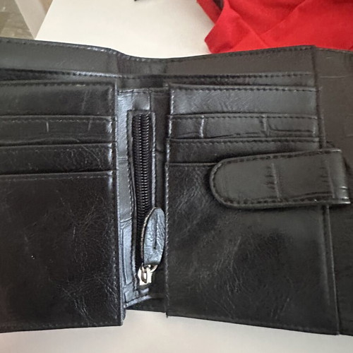 KEM classic black women's wallet with embossed croco texture, like new