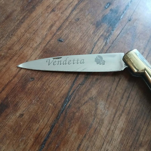 Vendetta knife like new with wooden and brass handle