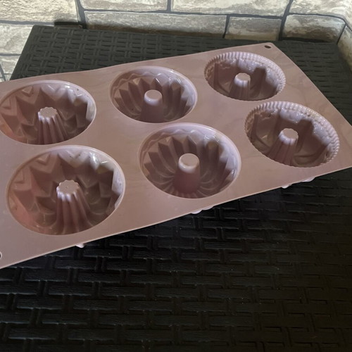 Muffin Silicone Mold 6-Cup Cook Shop like new, purple