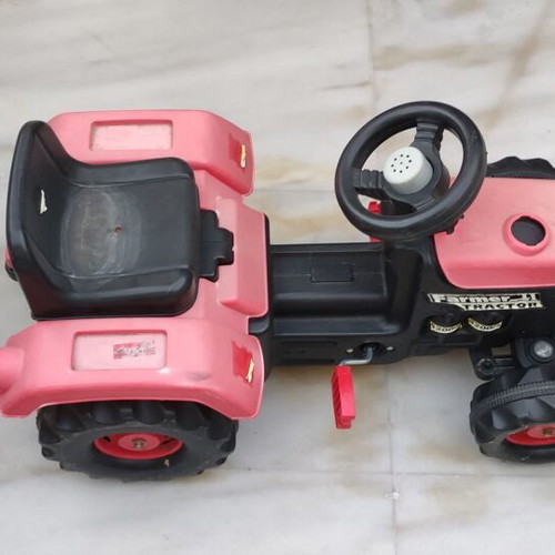 Children's tractor used with pedals