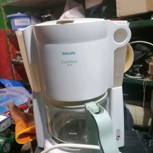 Philips HD7562/40 coffee maker like new with 10-15 cup capacity