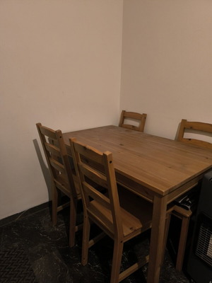 Τραπέζι με καρέκλες μεταχειρισμένο, ξύλινο σετ 1 τραπέζι και 4 καρέκλες