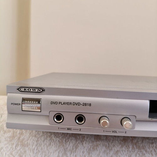 Crown DVD Player DVD-2818 like new, silver, karaoke compatible