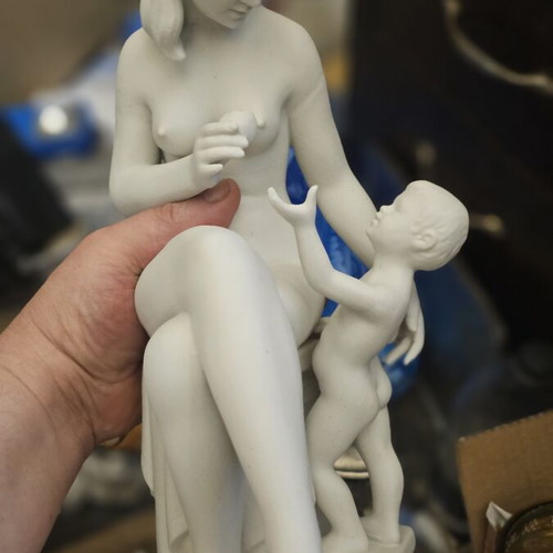 Decorative statue mother and baby like new, height 31cm
