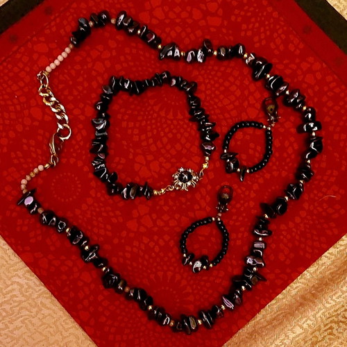 Jewellery set with hematite semi-precious stones vintage 1970
