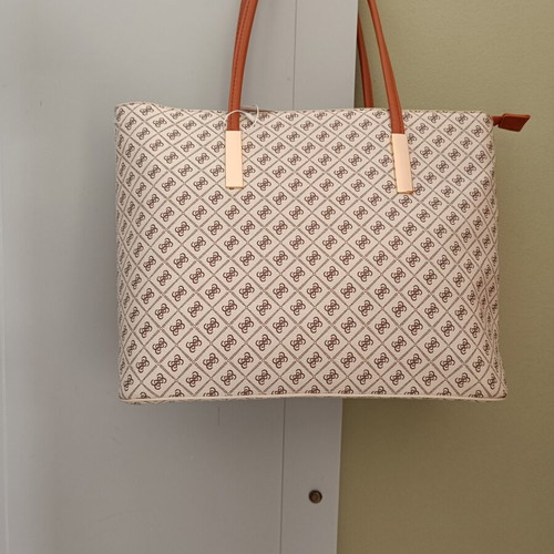 Beige shoulder bag with brown details