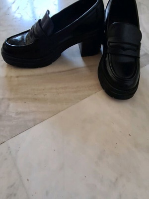 Women's black loafers with heel like new, size 38
