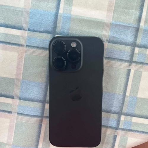 Apple iPhone 15 Pro 256GB black with case