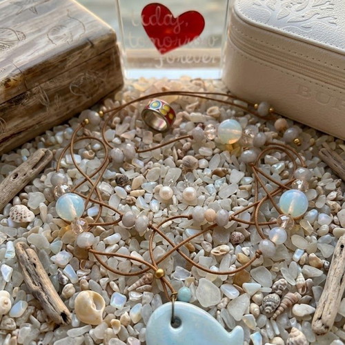 Long necklace with ceramic fish motif, pearl earrings and ring, new