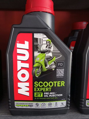 Motul scooter expert 2T oil new