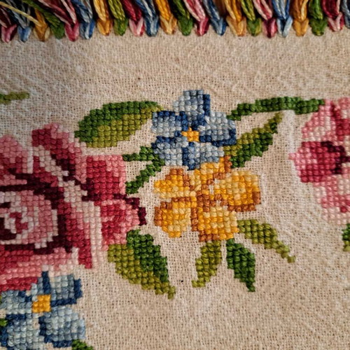 Hand-Embroidered Tablecloth Set new, pack of 5 pieces