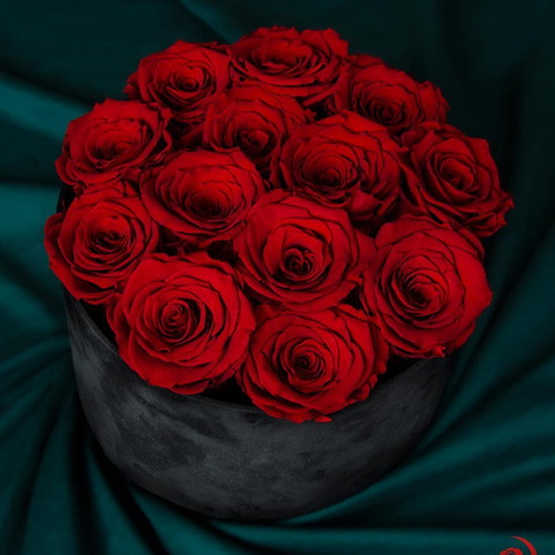 Natural eternal roses in black velvet box made to order